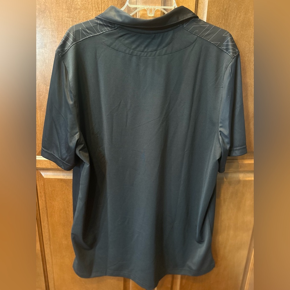 SOLD ON XPOST 🆕 Oakley Black Polo with Geometric Design. XL. - Picture 8 of 12